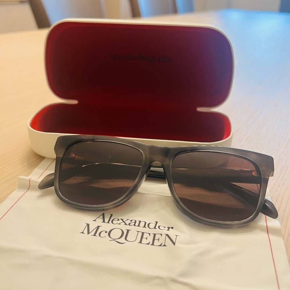 ALEXANDER MCQUEEN
54MM Square Sunglasses